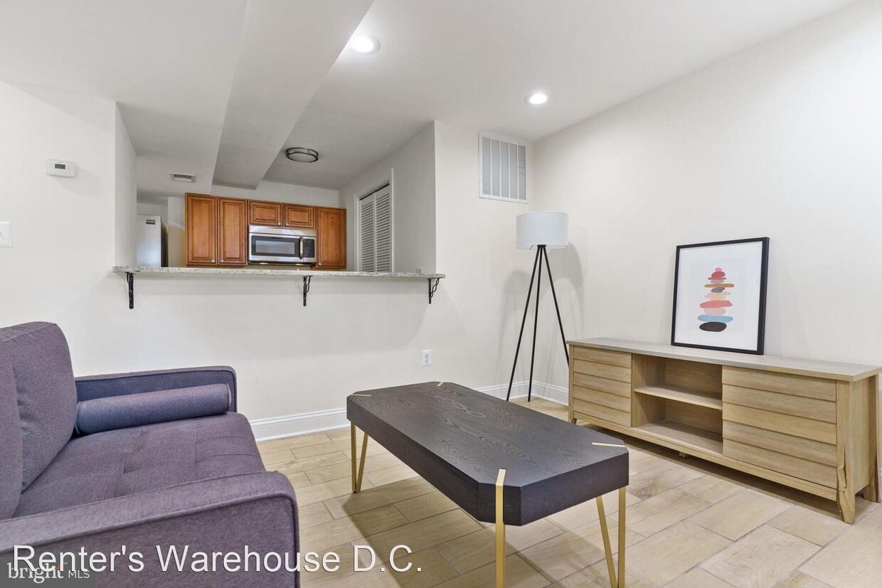 Foto principal - 2 br, 1 bath House - 38 Rhode Island Ave N...