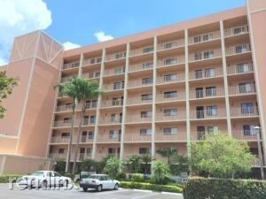 Foto principal - 7260 Kinghurst Dr