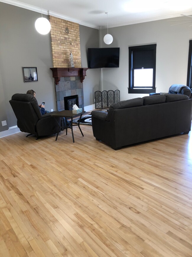 Living Room - 524 S Main St