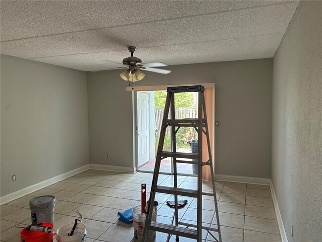 Building Photo - 2850 Somerset Park Dr
