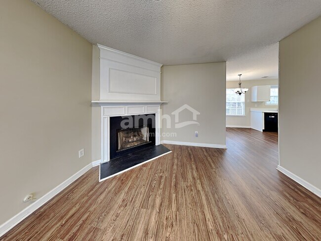 Building Photo - 612 Fairview Lake Way