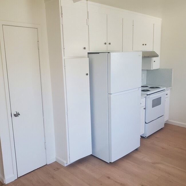 New kitchen appliances - 1178 Francisco Ave