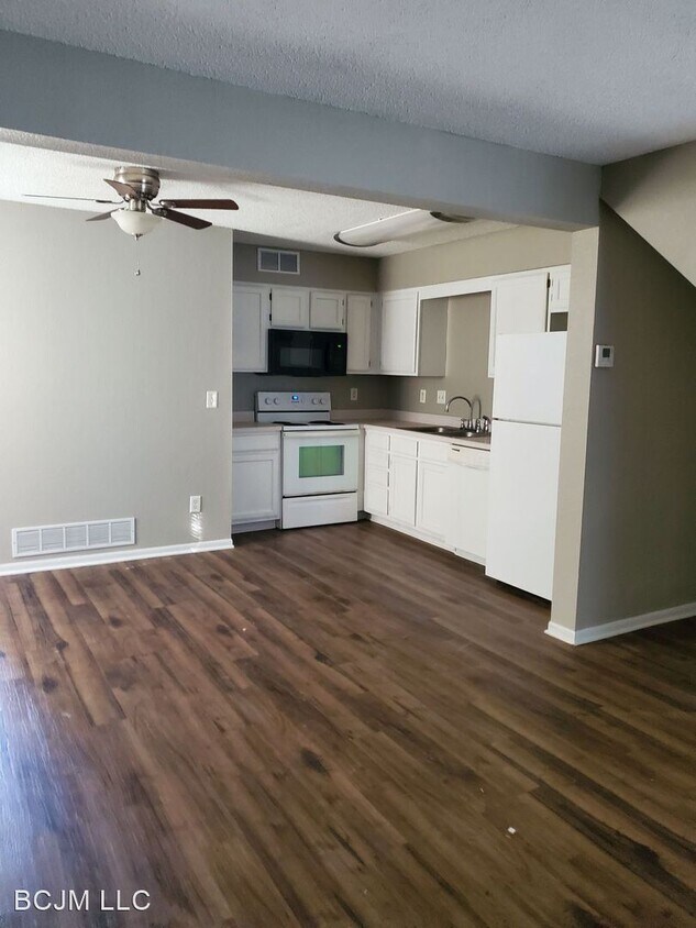 2 br, 2.5 bath House 923 Mulberry St. House Rental in Belton, MO