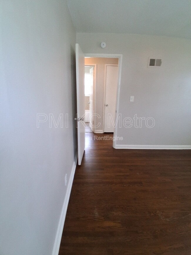 Foto del edificio - 9548 Charlotte St