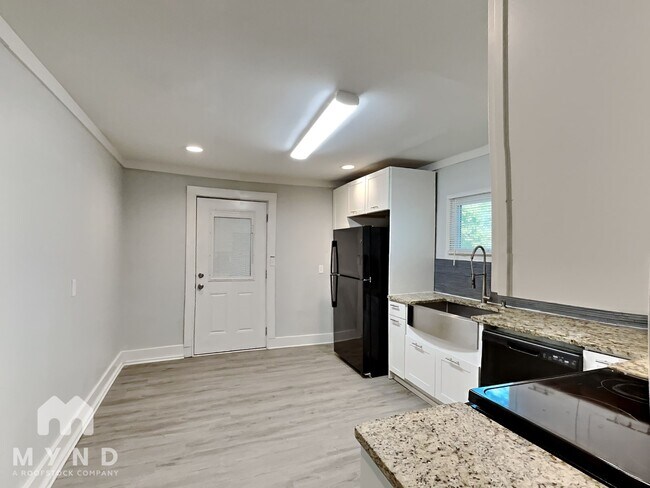 Foto del edificio - 200 Carver Cir NW