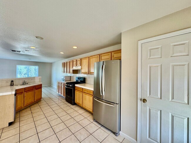 Foto del edificio - REDUCED!! 4 Bedroom, 2.5 Bath Home For Rent