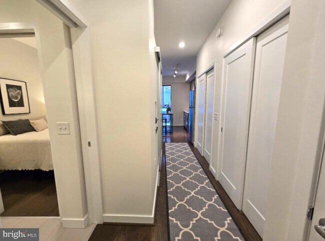 Foto del edificio - 1320 Fenwick Ln