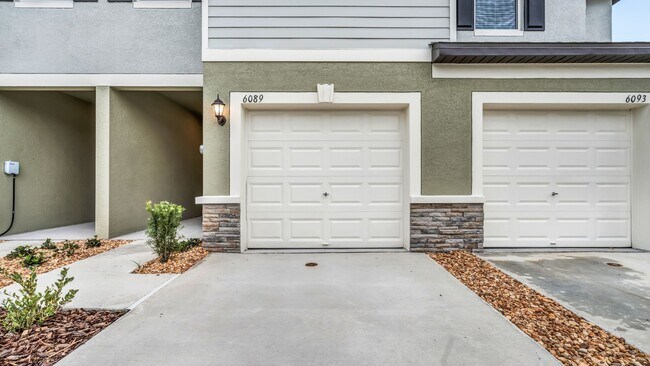 Foto del edificio - Gorgeous Brand New 3/2.5 Townhouse