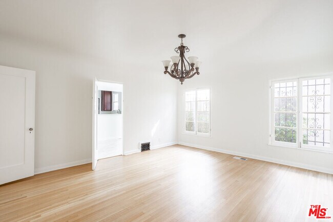 Foto del edificio - 165 S Mansfield Ave