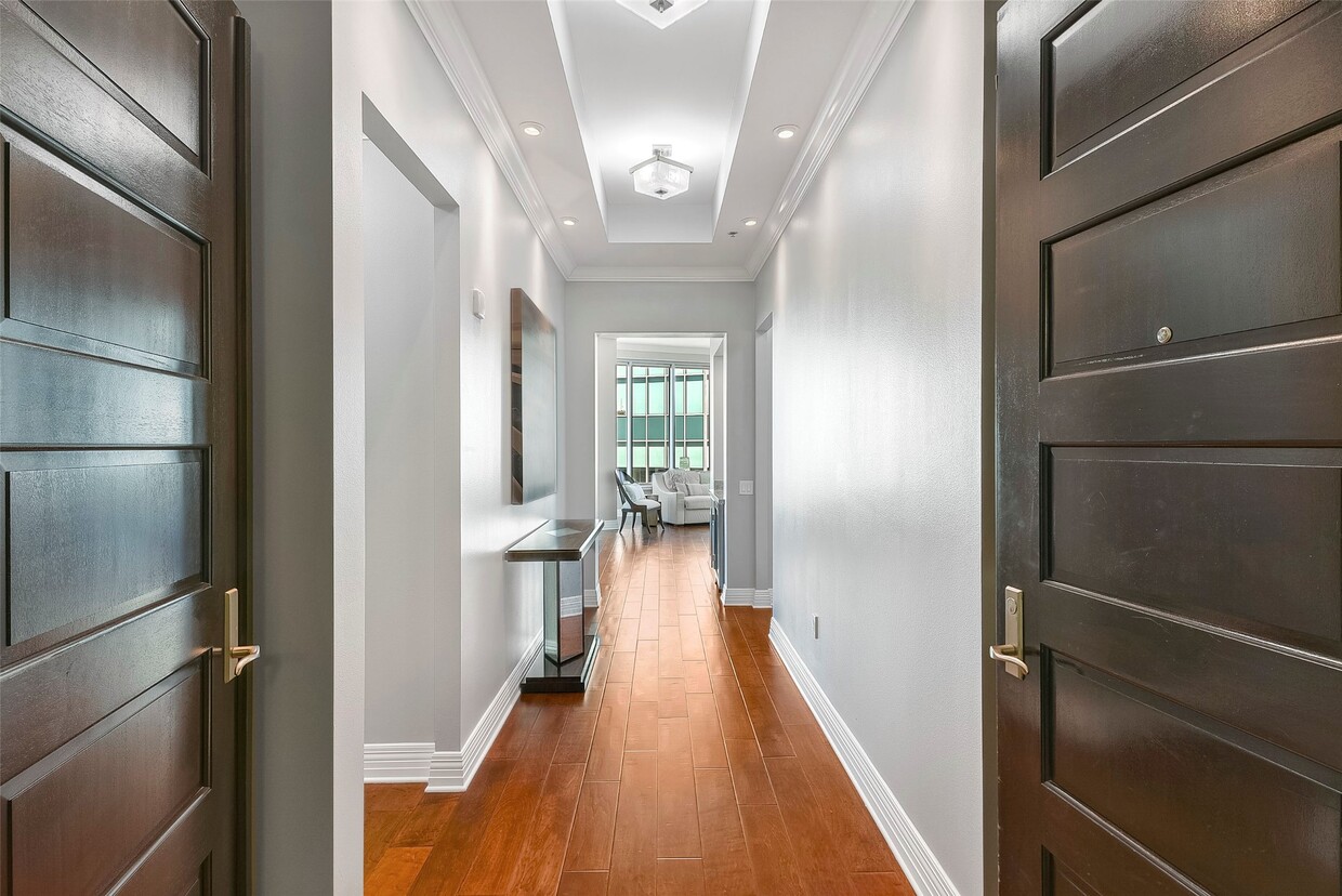 Foto principal - 801 E Beach Dr