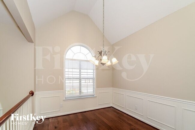 Foto del edificio - 221 Bentmoor Ln