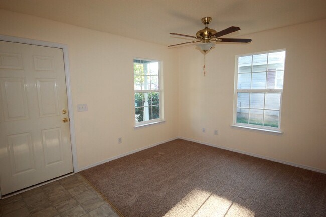 Foto del edificio - 3-bedroom home in Milton near schools feat...