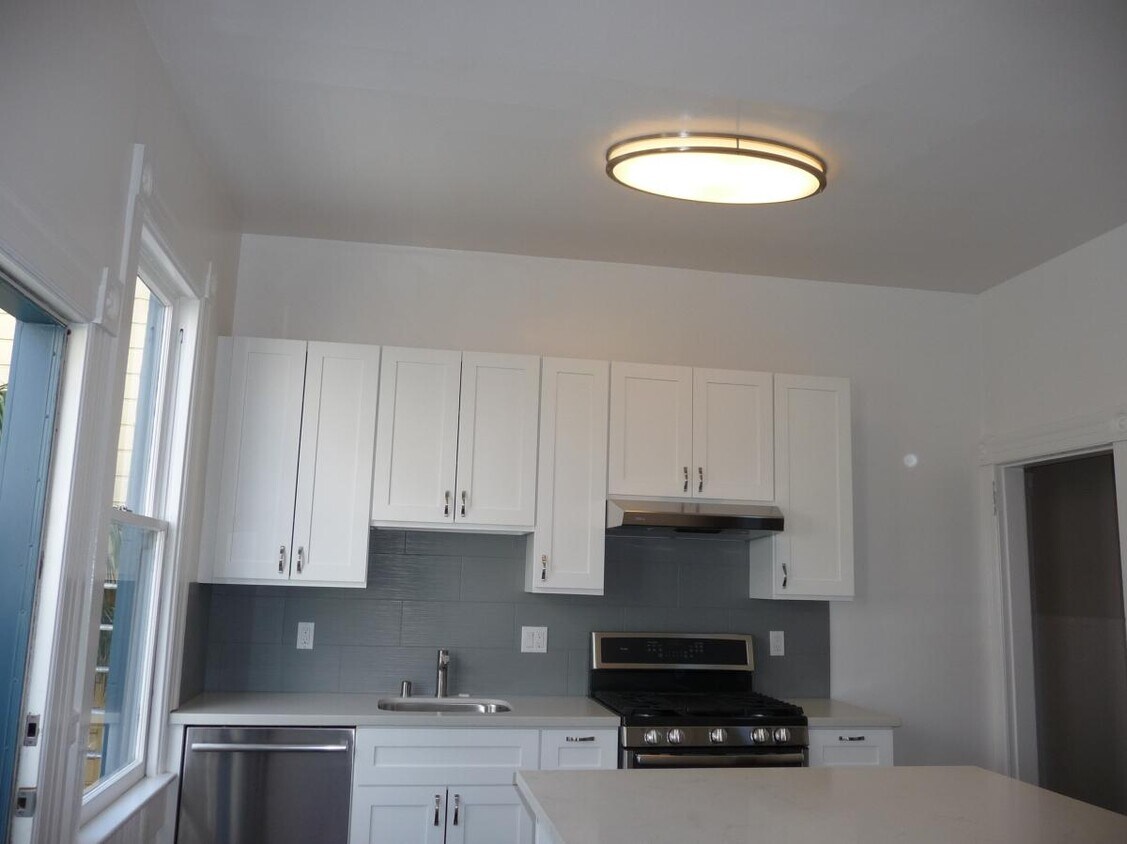Kitchen - 217 Dore St