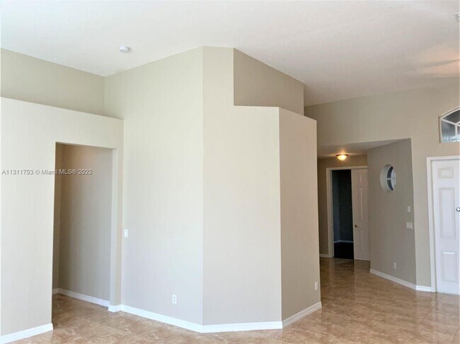 Building Photo - 8444 S Lake Forest Dr