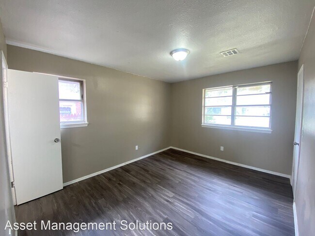 Foto del edificio - 5 br, 2 bath House - 624 Woodland Way