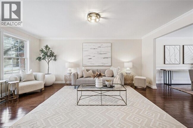 Photo du bâtiment - 4069 Lakeshore Rd.