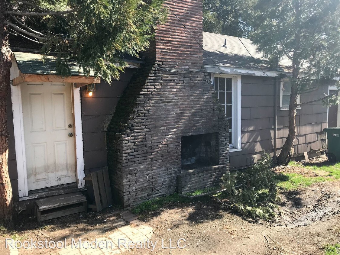 1 br, 1 bath House 741 1/2 N Alameda House Rental in Klamath Falls