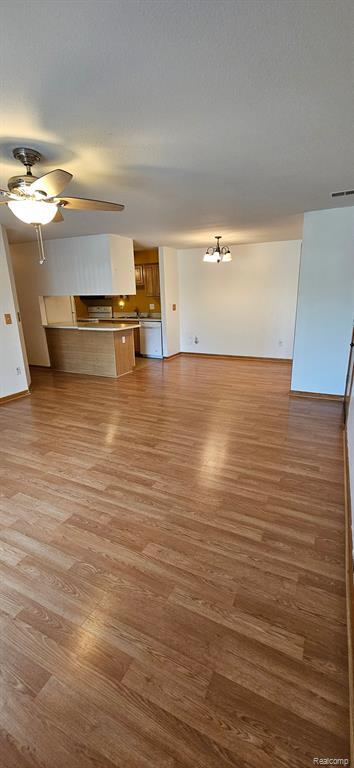 Building Photo - 15795 Lakeside Dr
