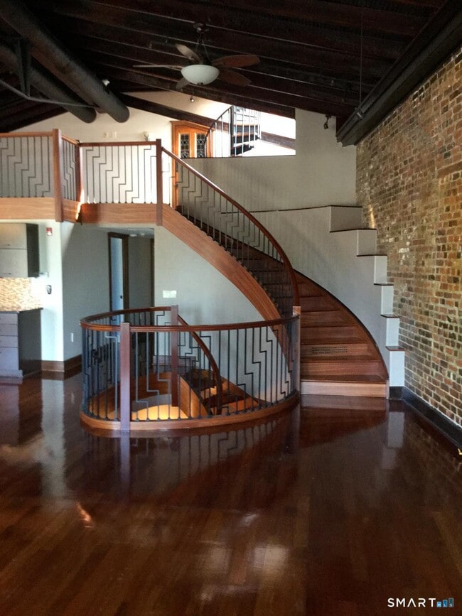 Building Photo - 9 River St