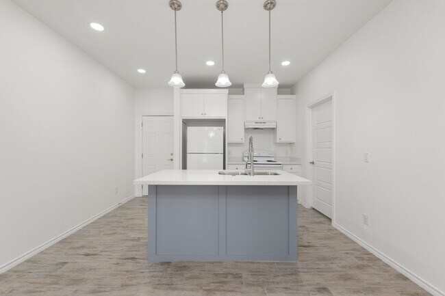 Building Photo - 411 Hinojosa