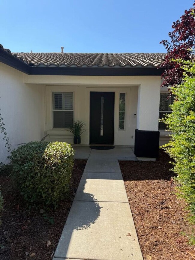 Foto del edificio - Beautiful Home for Rent – Mather, CA