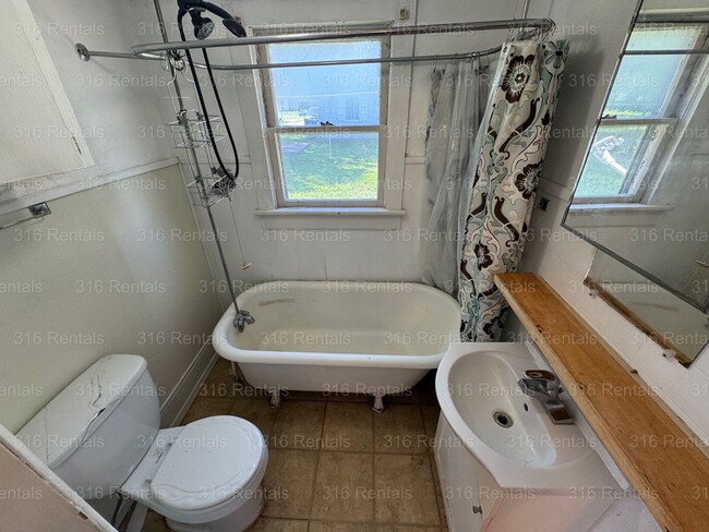 Building Photo - $795 - 2 bed 1 bath - Single Family Home