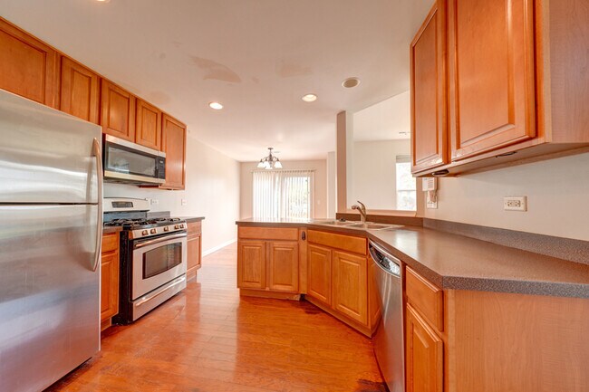Building Photo - 511 Valentine Way
