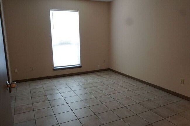 Foto del edificio - 2 bedroom 2 bathroom flat