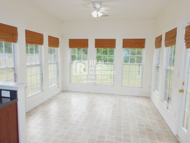 Foto del edificio - 4BR/2.5BA home in Candace Ridge for rent! ...