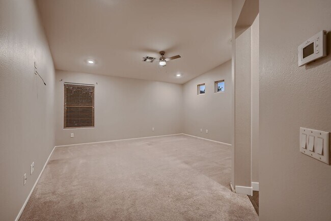 Building Photo - Gorgeous Single Story home