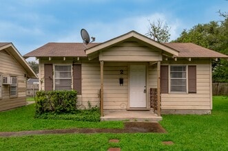 Building Photo - 700 Gray St