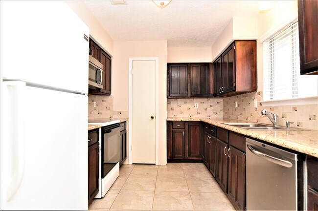 Building Photo - 7007 Tara Dr