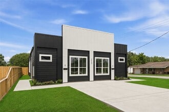 Building Photo - 7900 Bowen St