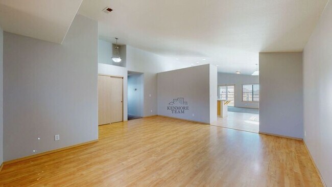 Building Photo - 5612 Taft Dr