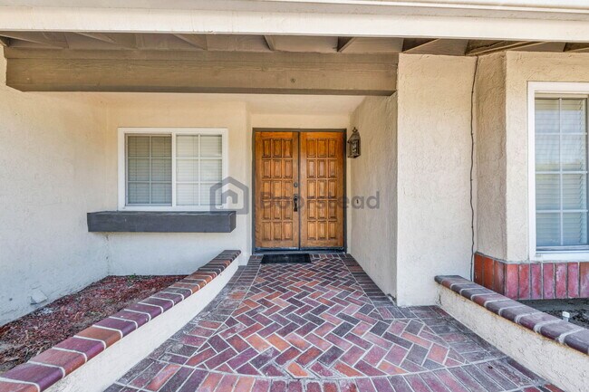 Building Photo - 904 Sky Meadow Pl