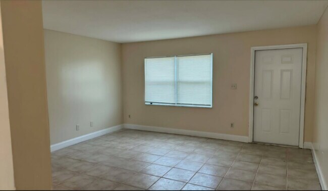Sala de estar - 503 Mayflower Ln