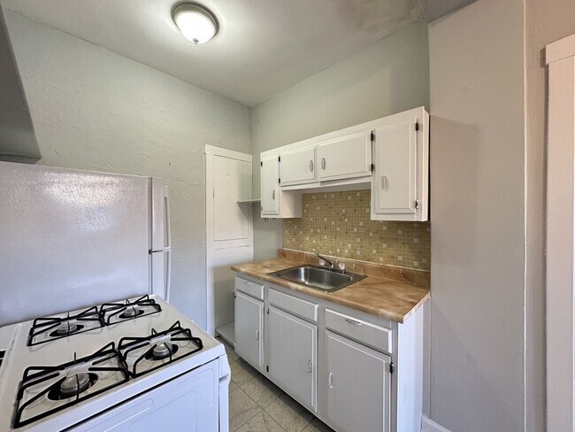 Foto del edificio - 2249 W Wilson Ave