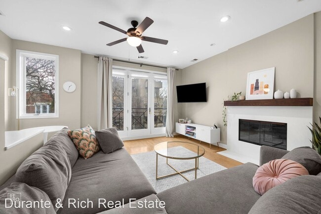 Building Photo - 2 br, 2 bath House - 1022 N. Marshfield Av...