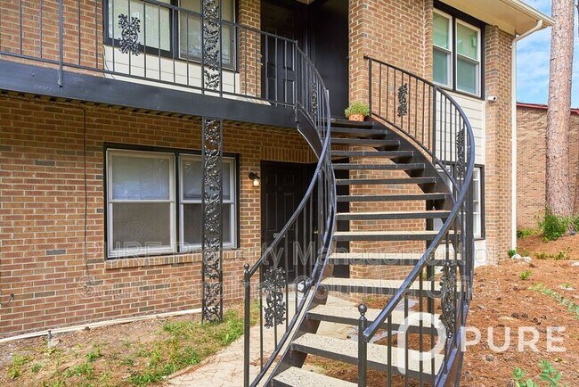 Foto del edificio - 215 Windsor Point Rd