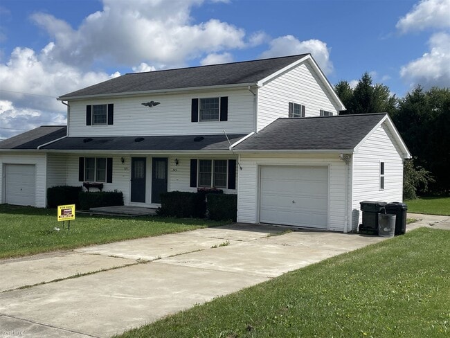 Building Photo - 2 br, 1 bath Townhome - 323 Brewster Road 323