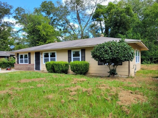 Building Photo - 2445 Brevard Dr