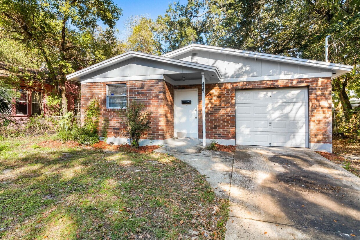Primary Photo - Brick Front Beauty-West Jax