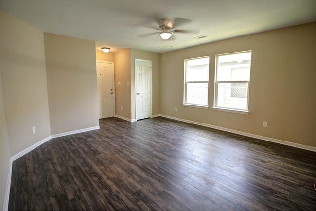 Building Photo - 5811 Cebra St
