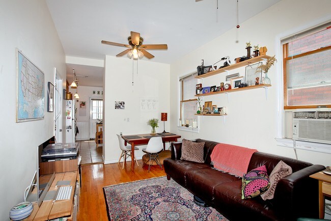 Sala de estar - 314 Greenwood Ave