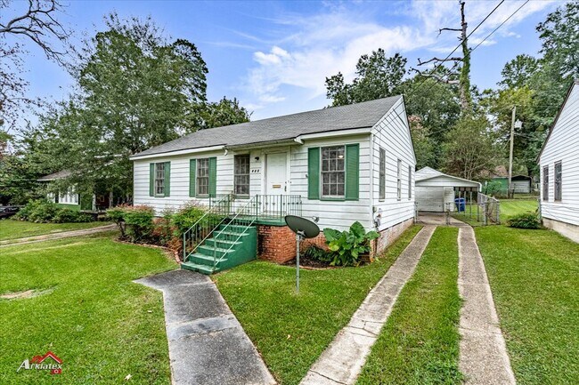 Building Photo - 835 Robinhood St