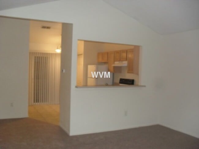 Building Photo - Eagle Village Ground Floor townhouse