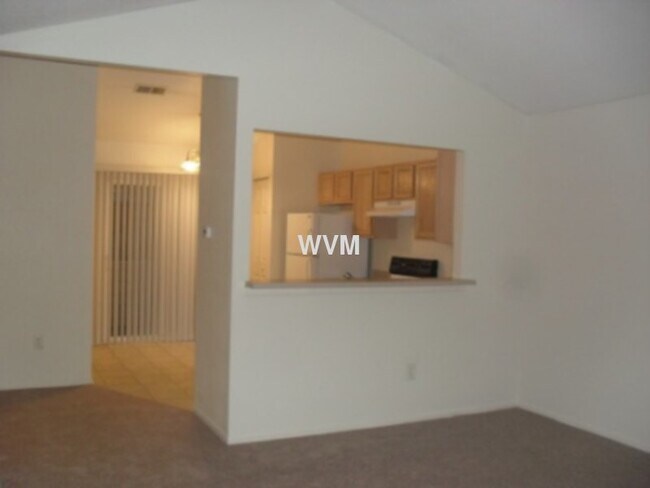 Foto del edificio - Eagle Village Ground Floor townhouse