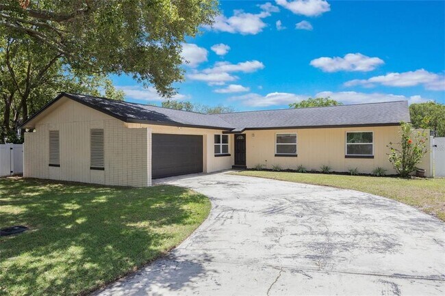 Building Photo - 725 Laurel Way