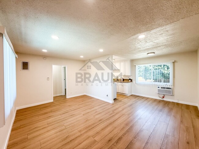 Building Photo - 6336 Tujunga Ave