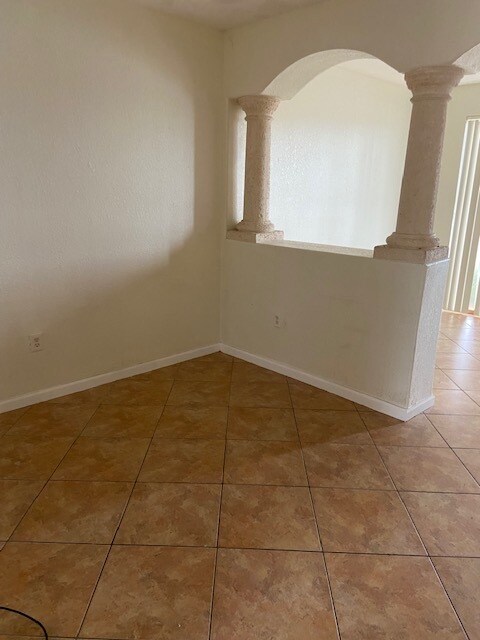 Dining room - 2612 SE 15th Plz